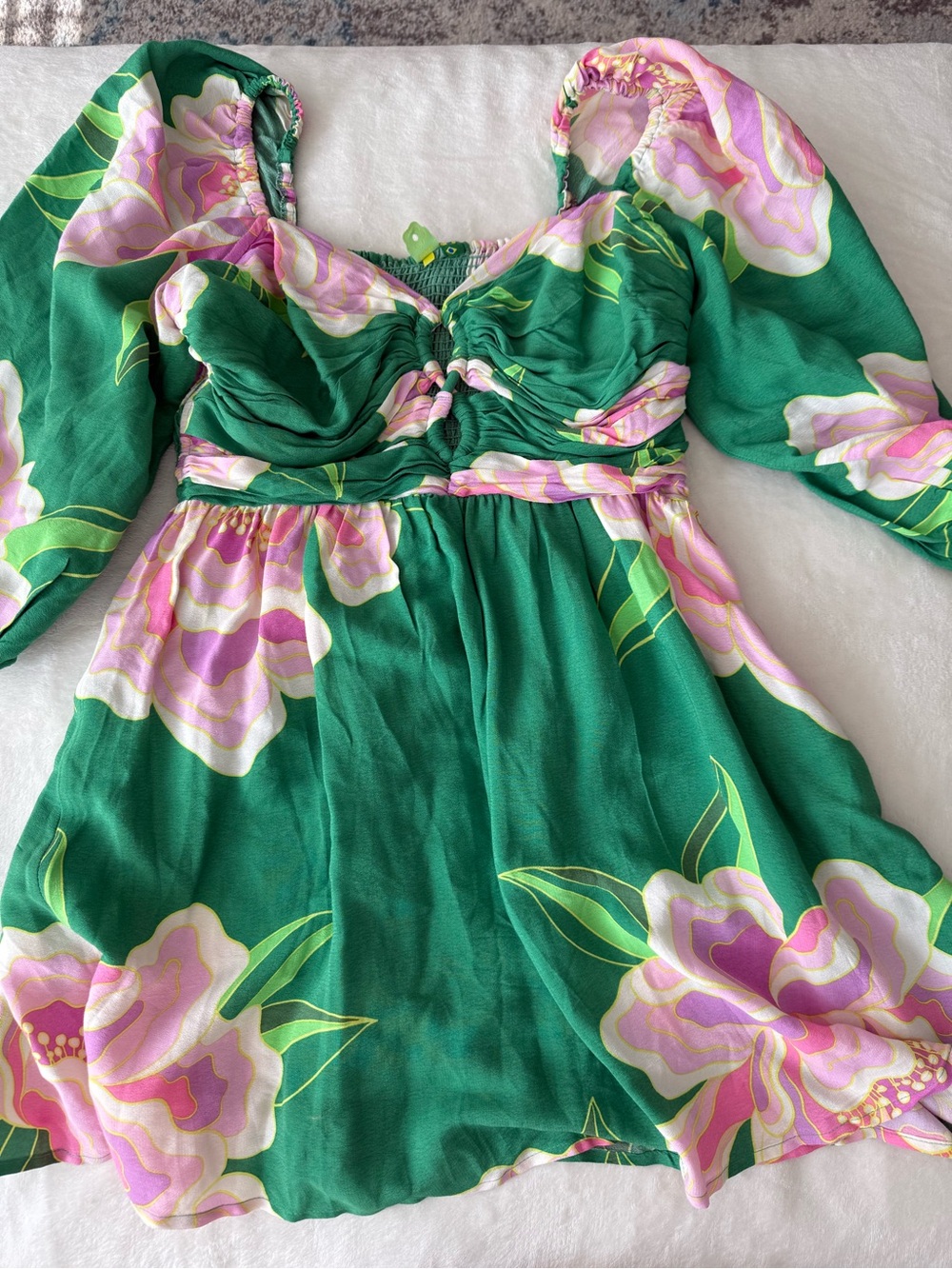 FARM Rio vibrant green Mini Dress is the  Floral Lumi Size Medium D88